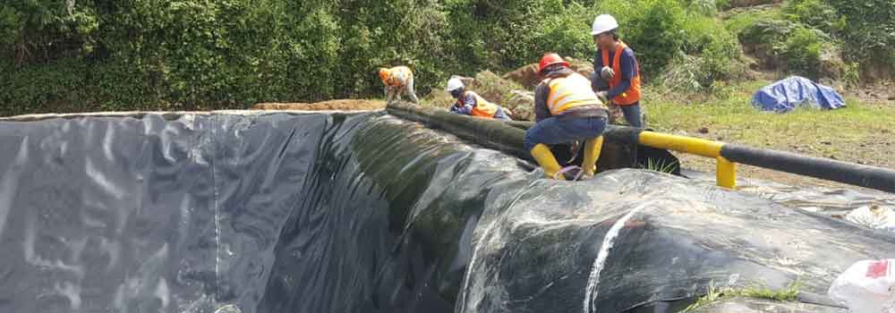 Pemasangan Geomembrane Pond Persiapan Drilling Lapangan