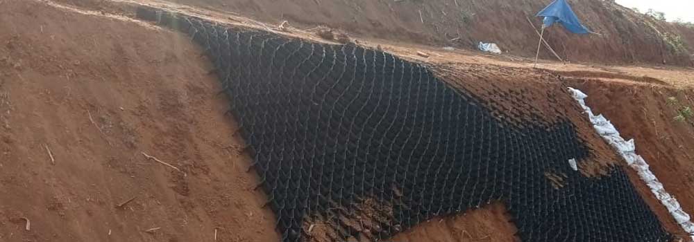 Geocell untuk Pembangunan Tanggul pada Tanah Lunak