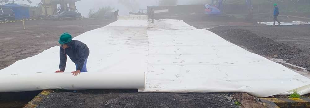 Geotextile untuk Perkuatan dan Separasi Konstruksi Jalan