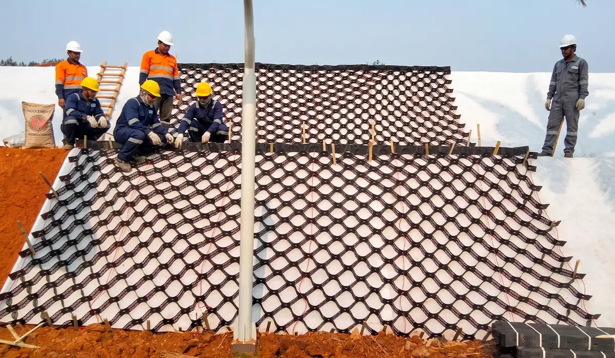 Solusi Cerdas Anti Longsor Slope Protection Menggunakan Geocell dan Geotextile di Perumahan BSD City