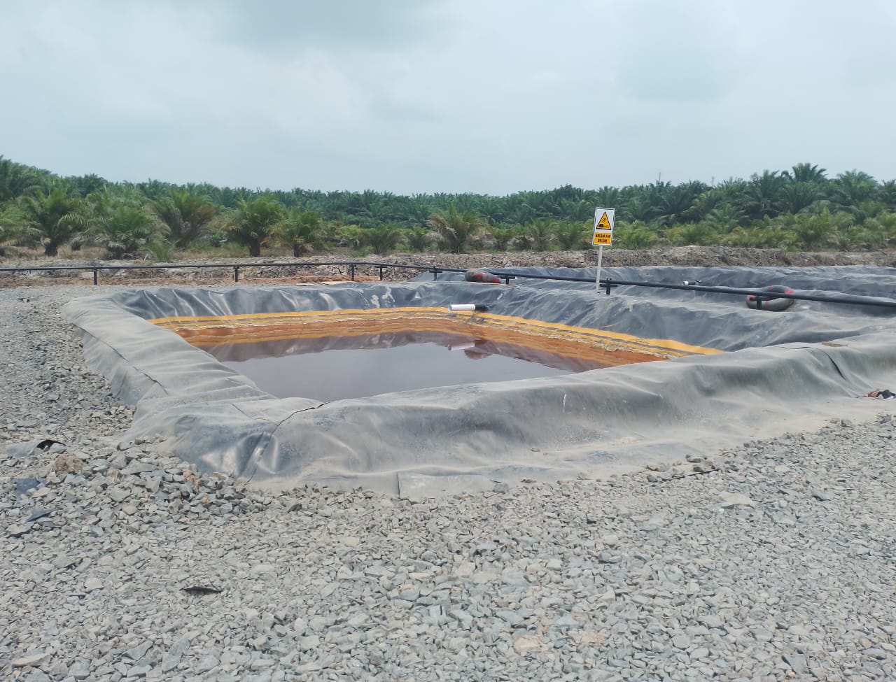 Efisiensi Air Untuk Perkebunan Kelapa Sawit Dengan Melakukan Pemasangan HDPE Geomembran di Paser, Kalimantan Timur