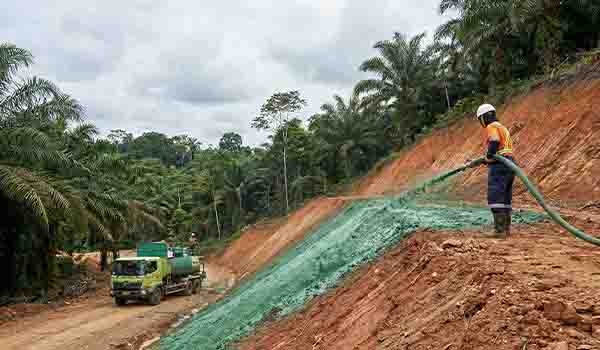 Mengenal Hydroseeding: Solusi Hijau Cepat Atasi Erosi Lahan